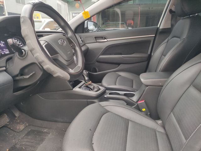 HYUNDAI現代 ELANTRA  第8張相片