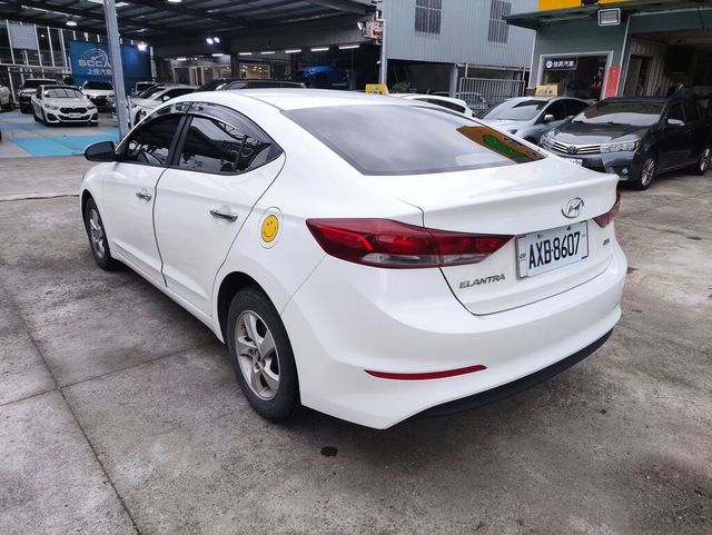 HYUNDAI現代 ELANTRA  第9張相片
