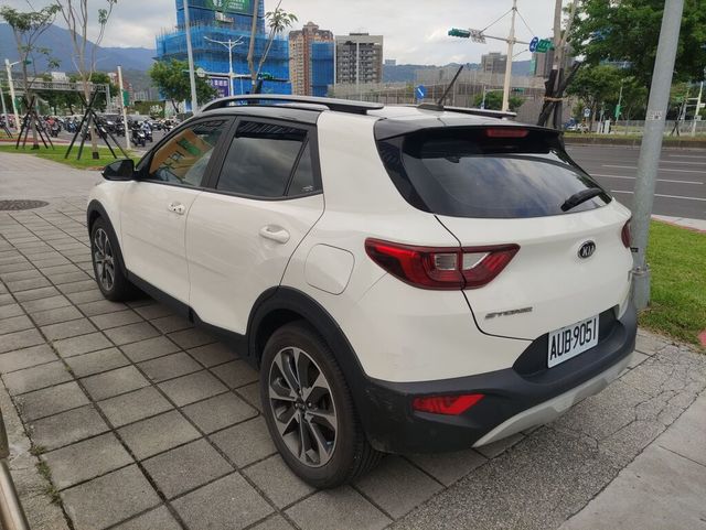 KIA起亞 STONIC  第9張相片