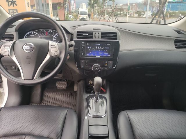 NISSAN日產 TIIDA  第5張相片
