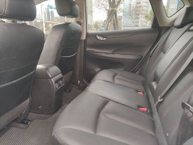 NISSAN日產 TIIDA  第7張相片