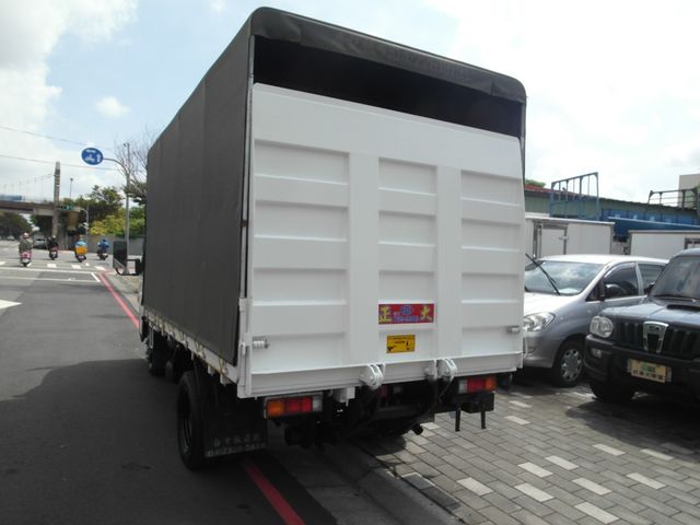 MITSUBISHI三菱 CANTER  第4張相片