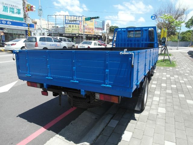 MITSUBISHI三菱 CANTER  第2張相片