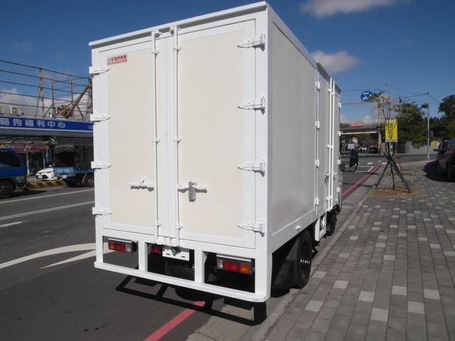 MITSUBISHI三菱 CANTER  第2張相片