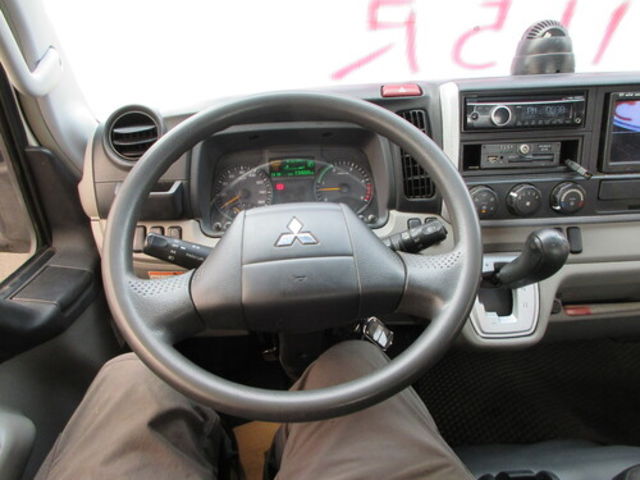 MITSUBISHI三菱 CANTER  第10張相片