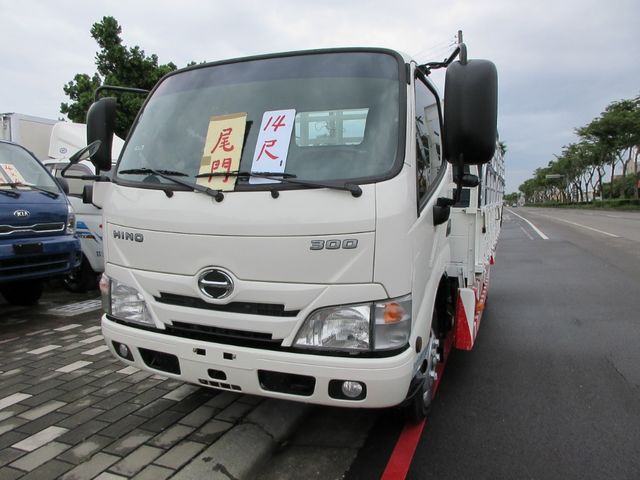 HINO日野 300  第1張相片