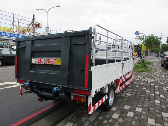 HINO日野 300  第2張相片
