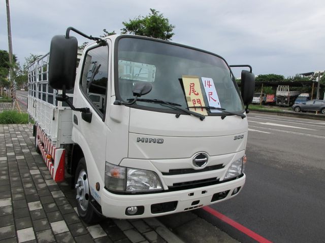HINO日野 300  第3張相片
