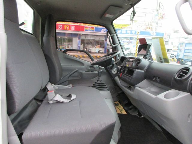 HINO日野 300  第6張相片