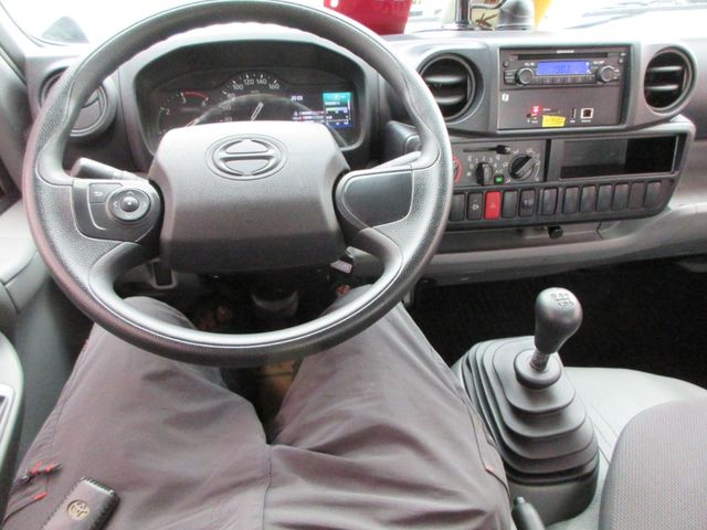 HINO日野 300  第11張相片