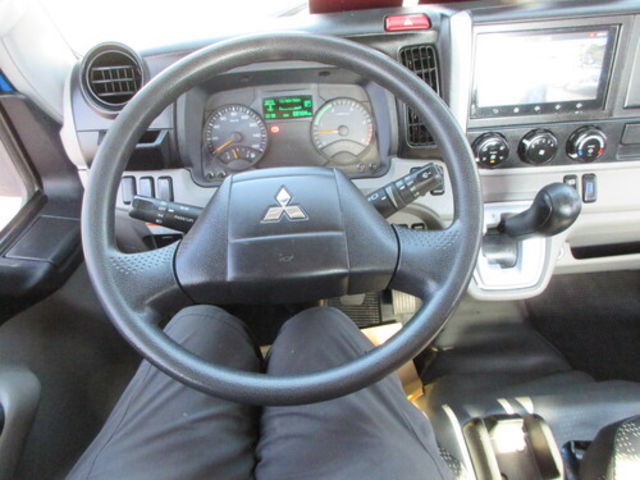 MITSUBISHI三菱 CANTER  第12張相片