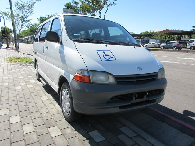 TOYOTA豐田 HIACE  第3張相片