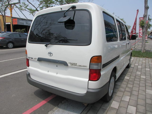 TOYOTA豐田 HIACE  第2張相片