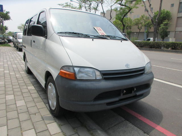 TOYOTA豐田 HIACE  第3張相片