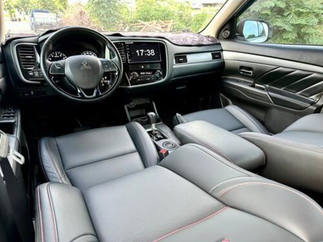MITSUBISHI三菱 OUTLANDER  第10張相片