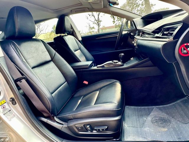 LEXUS凌志 ES300H  第11張相片