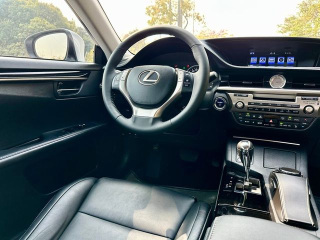 LEXUS凌志 ES300H  第21張相片