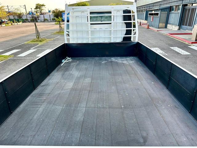 MITSUBISHI三菱 CANTER  第15張相片