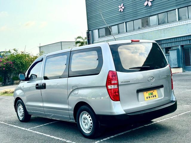 HYUNDAI現代 STAREX  第4張相片