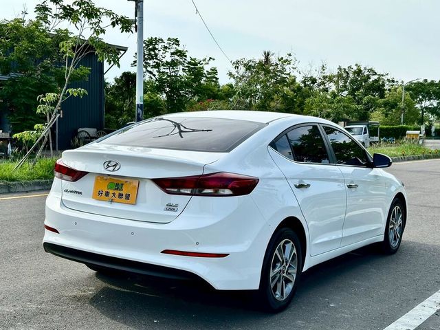 HYUNDAI現代 ELANTRA  第3張相片