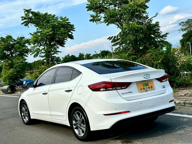 HYUNDAI現代 ELANTRA  第4張相片