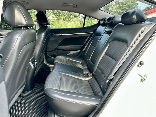 HYUNDAI現代 ELANTRA  第7張相片
