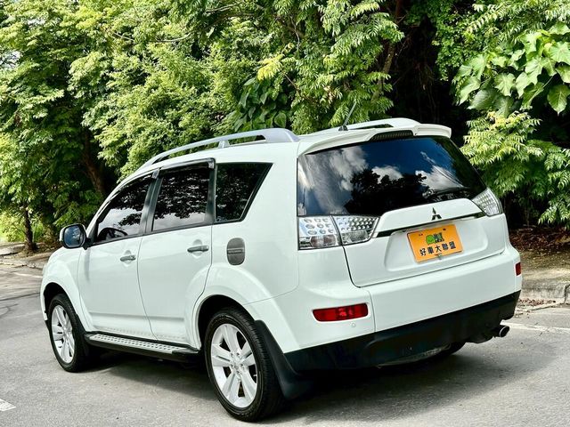 MITSUBISHI三菱 OUTLANDER  第4張相片