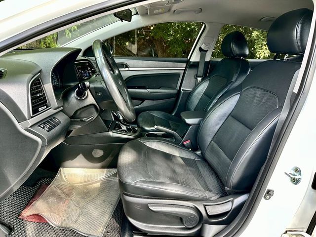 HYUNDAI現代 ELANTRA  第5張相片