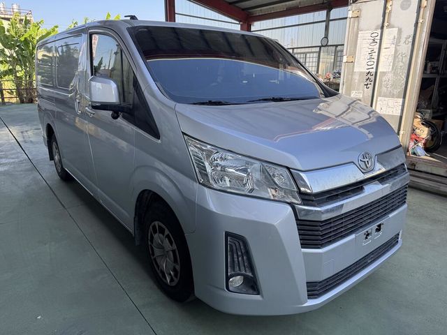 TOYOTA豐田 HIACE  第2張相片