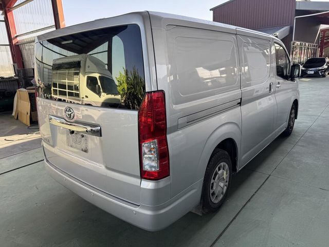 TOYOTA豐田 HIACE  第3張相片