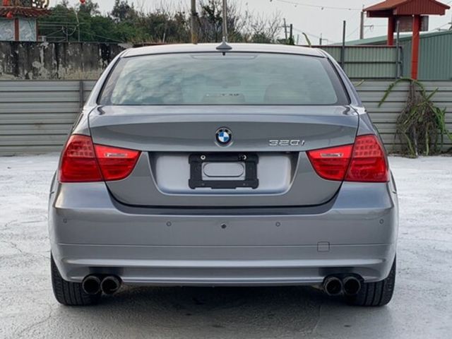 BMW寶馬 320I SEDAN ZA  第4張相片