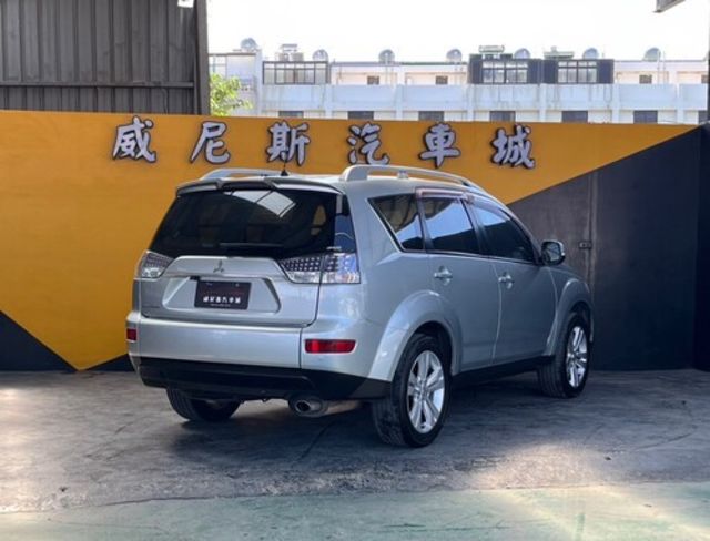 MITSUBISHI三菱 OUTLANDER  第2張相片