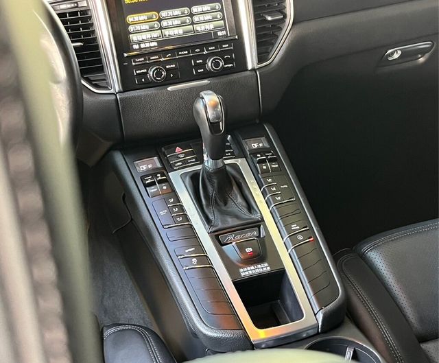 PORSCHE保時捷 MACAN  第8張相片