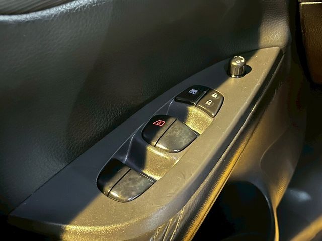 NISSAN日產 TIIDA  第14張相片