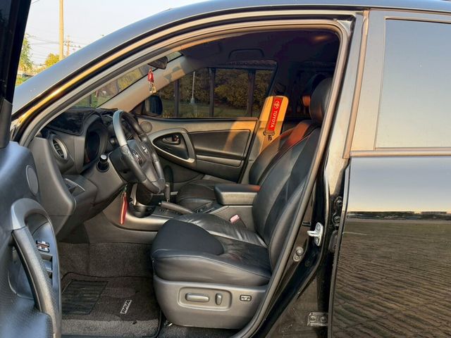 TOYOTA豐田 RAV4  第7張相片