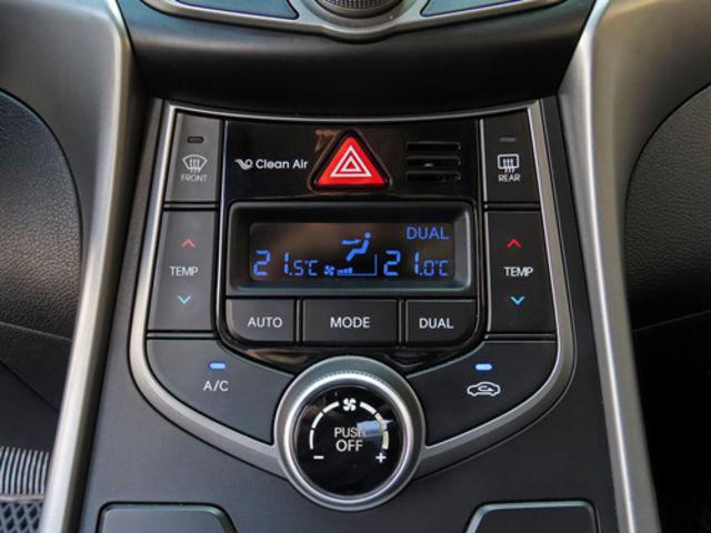 HYUNDAI現代 ELANTRA  第15張相片
