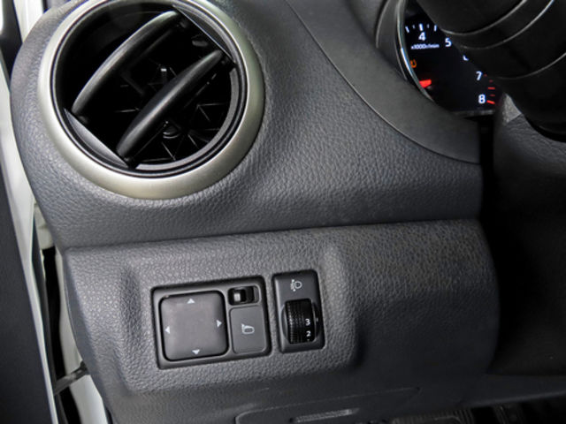 NISSAN日產 LIVINA  第11張相片