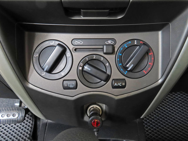 NISSAN日產 LIVINA  第15張相片