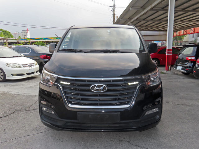 HYUNDAI現代 STAREX  第3張相片