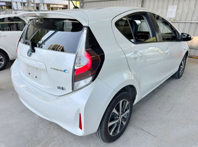 TOYOTA豐田 PRIUS C  第2張相片