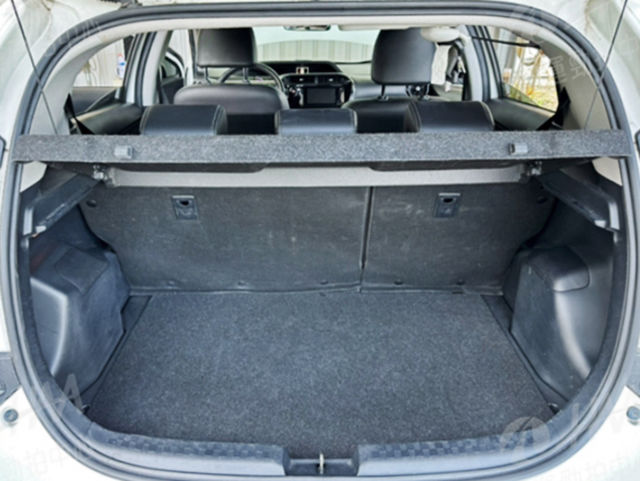 TOYOTA豐田 PRIUS C  第9張相片