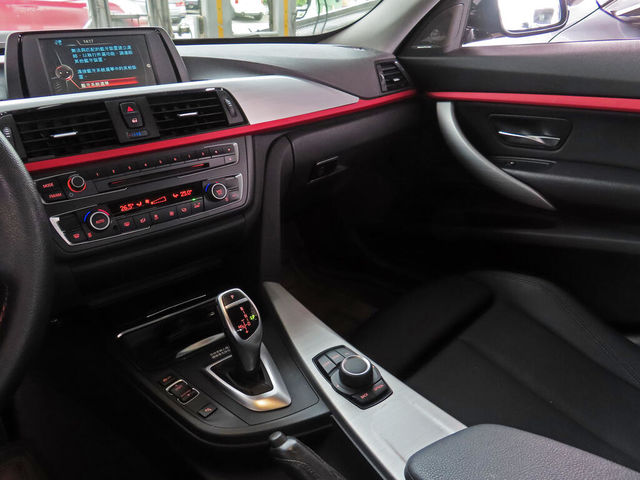 BMW寶馬 320D GT  第11張相片