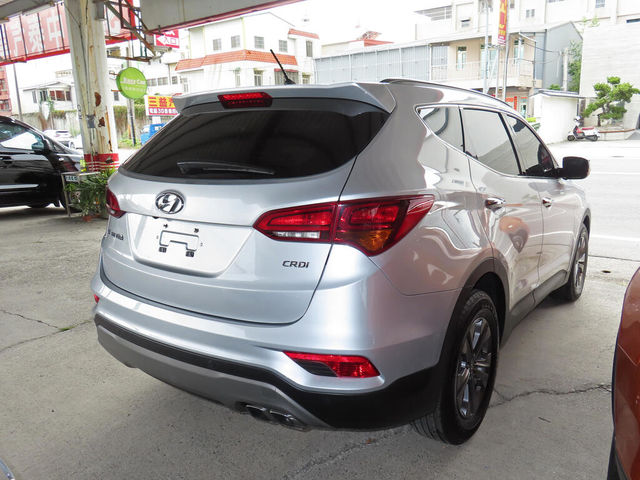HYUNDAI現代 SANTA FE  第2張相片
