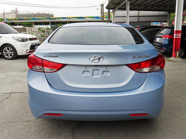 HYUNDAI現代 ELANTRA  第4張相片