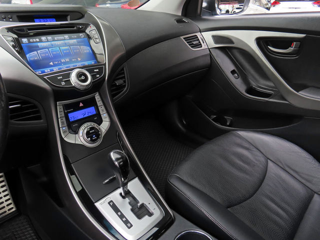 HYUNDAI現代 ELANTRA  第12張相片