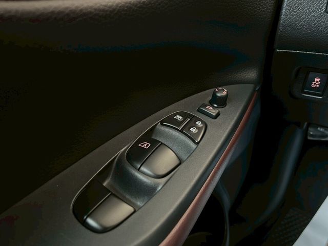 NISSAN日產 TIIDA  第16張相片