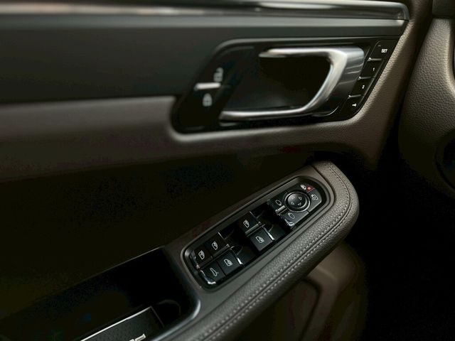 PORSCHE保時捷 MACAN  第11張相片