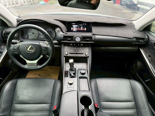 LEXUS凌志 IS 300  第7張相片