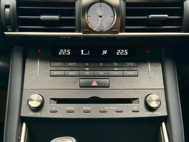 LEXUS凌志 IS 300  第11張相片