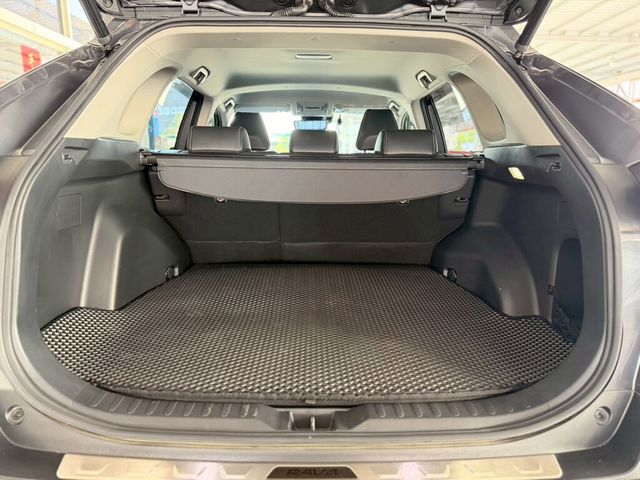 TOYOTA豐田 RAV4  第18張相片